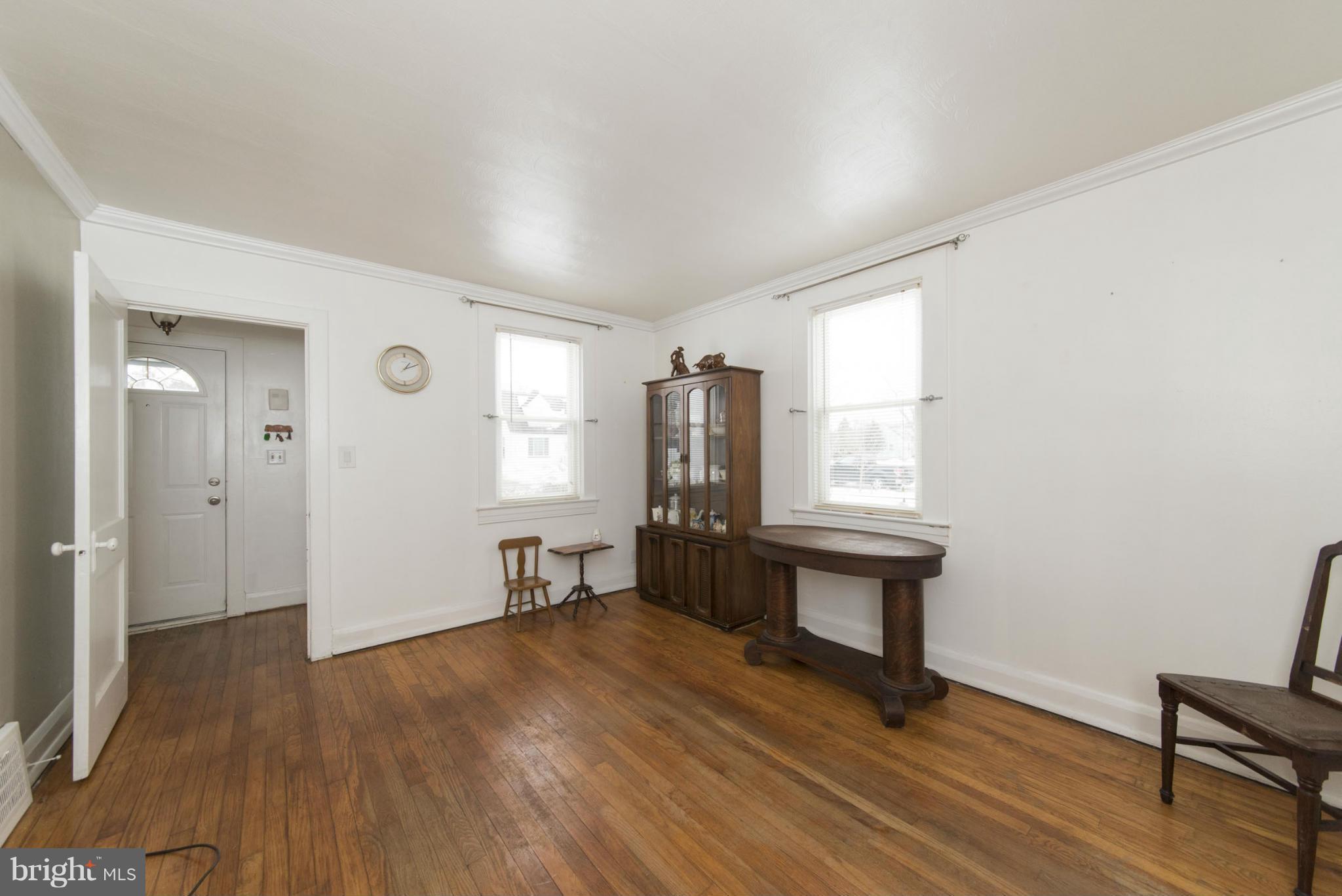 722 Wampler Road Baltimore, MD 21220 - Photo 4 of 30 Living Room