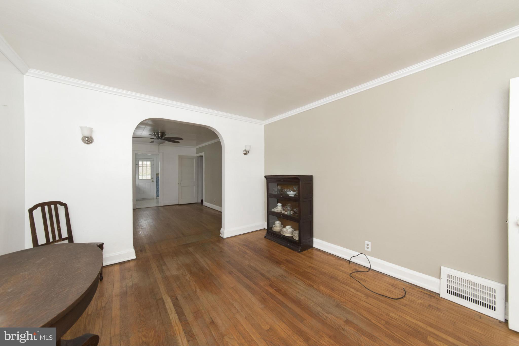 722 Wampler Road Baltimore, MD 21220 - Photo 5 of 30 Living Room