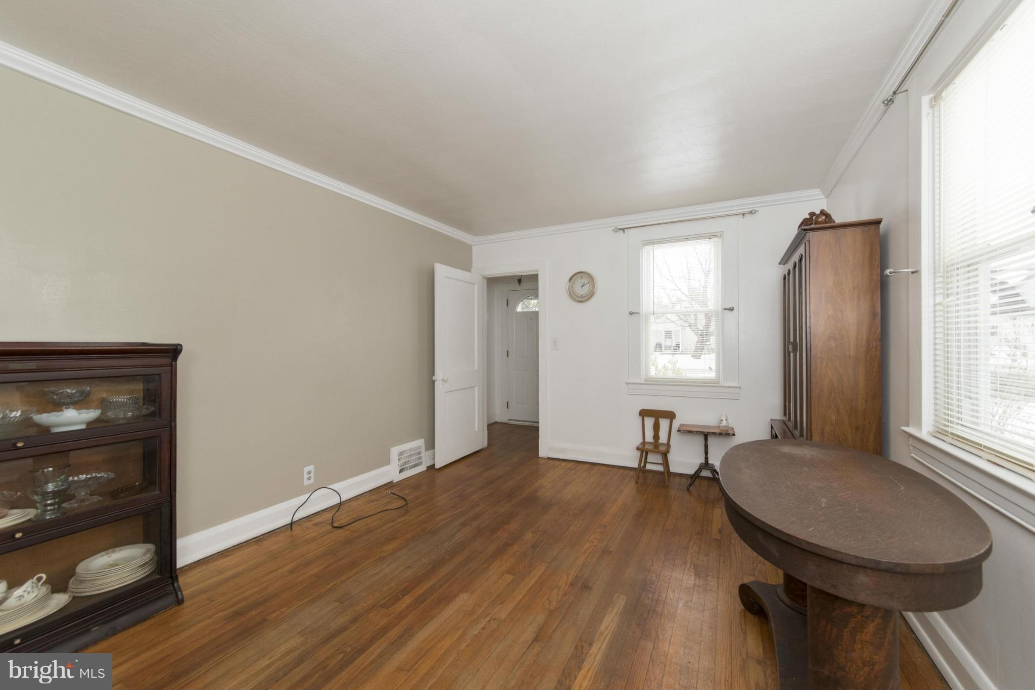 722 Wampler Road Baltimore, MD 21220 - Photo 6 of 30 Living Room
