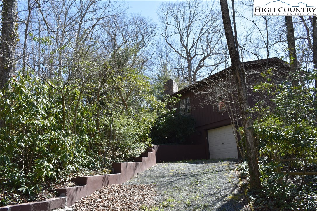 258 Ivy Road Newland, NC 28657 - Photo 2 of 26 a view of a backyard of the house