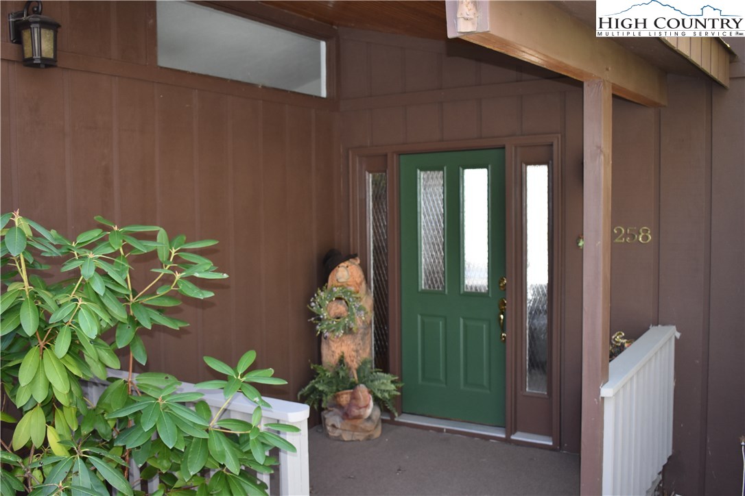 258 Ivy Road Newland, NC 28657 - Photo 5 of 26 a front view of a house