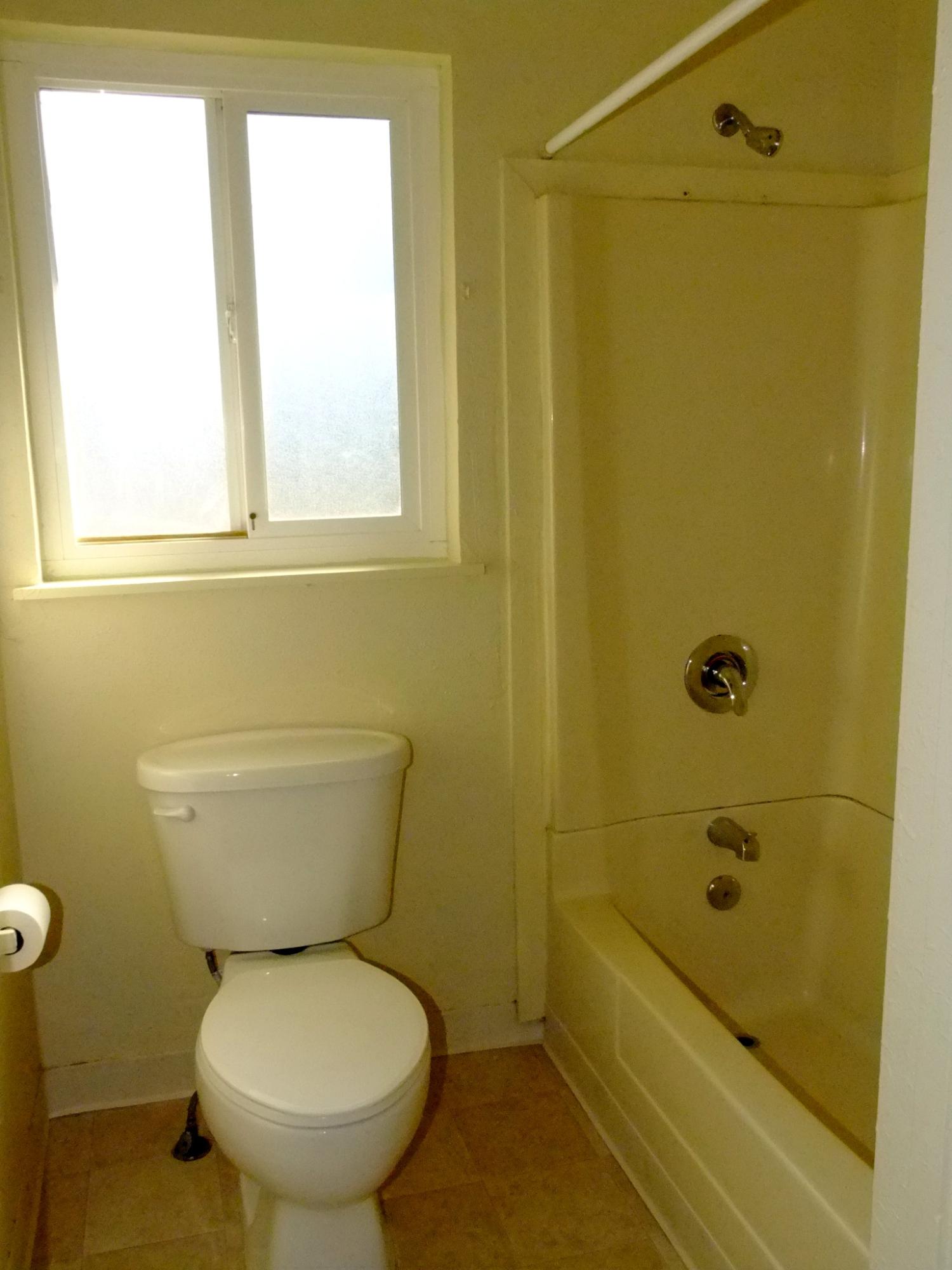 4398 East Bonnyview Road Redding, CA 96001 - Photo 14 of 20 14-Hall Bath