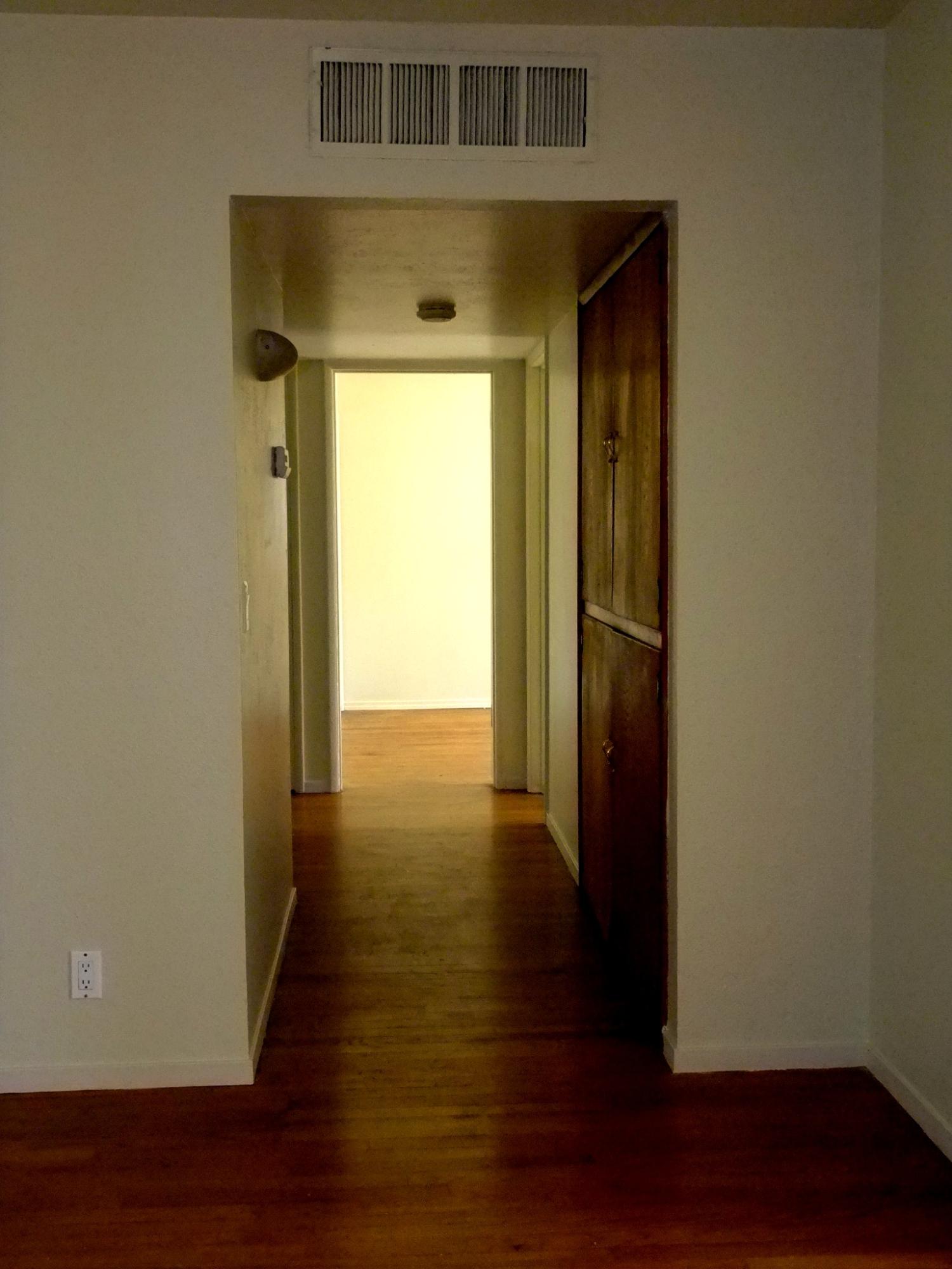 4398 East Bonnyview Road Redding, CA 96001 - Photo 8 of 20 08-Hallway