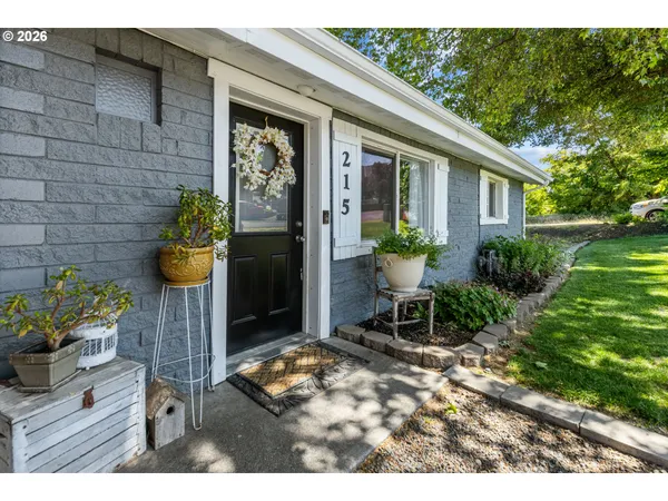 $297,500 | 215 South Washington Street, Weston, OR 97886
