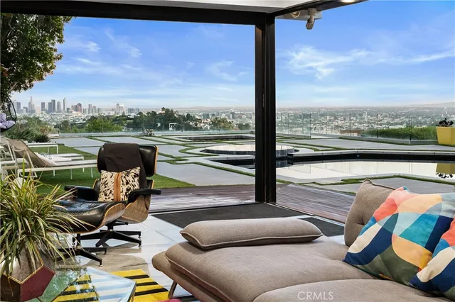 a view of a back yard from a balcony