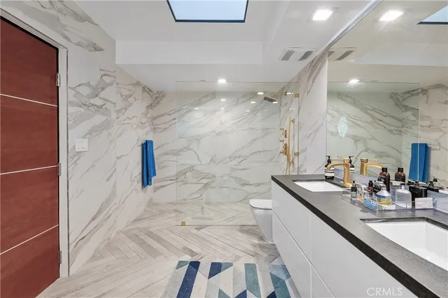 a view of a entryway with furniture and garden