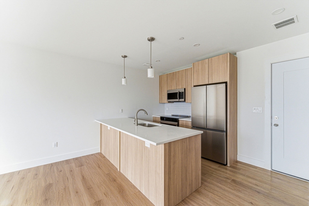 1035 Commonwealth Avenue, Unit 407 Boston, MA 02215 - Photo 2 of 16