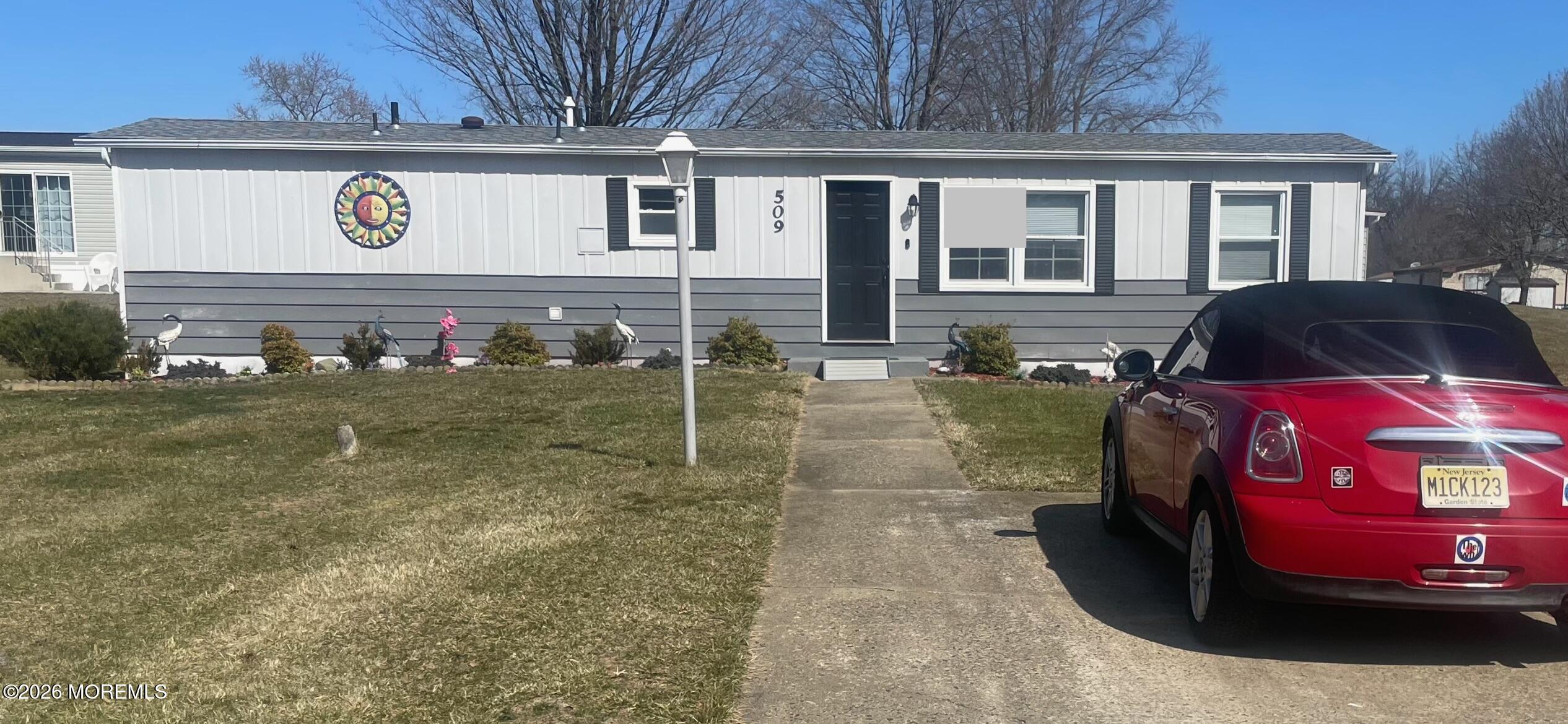 a view of a front view of a house