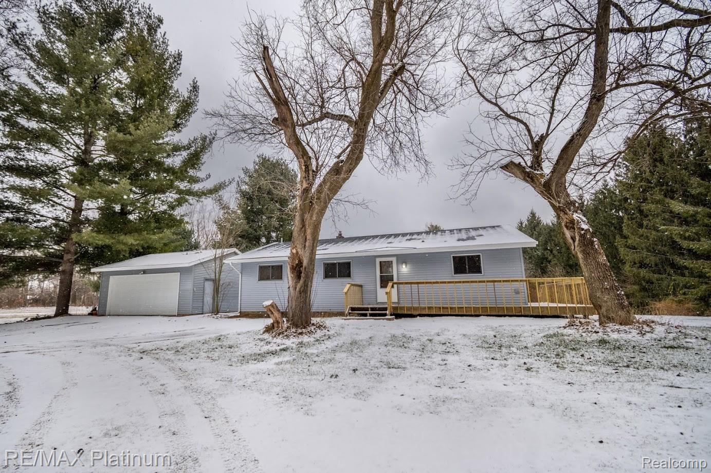 3351 East Dean Road Howell, MI 48855 - Photo 2 of 33 DSC_4216.jpg