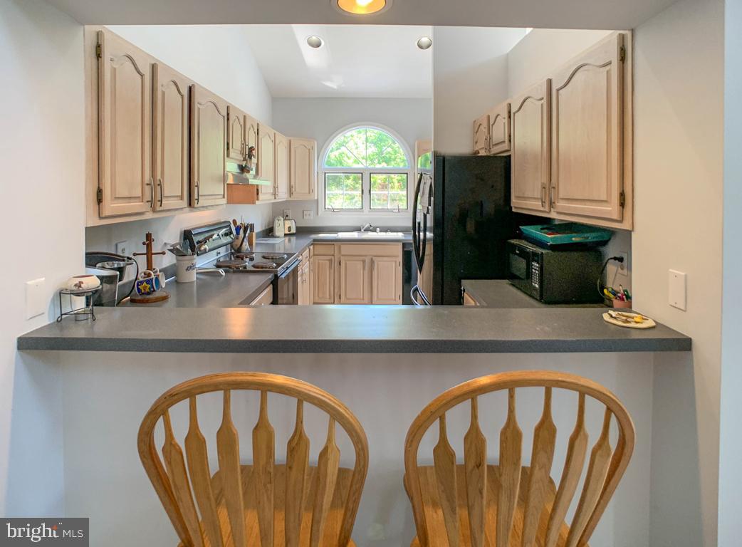 26 Southampton Parish Road Landenberg, PA 19350 - Photo 10 of 52 Kitchen breakfast bar