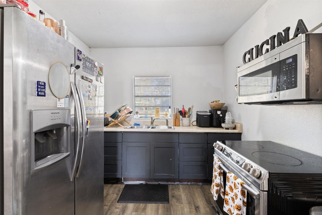 301 South Morrow Street Blue Ridge, TX 75424 - Photo 12 of 30 a kitchen with stainless steel appliances granite countertop a stove and a refrigerator