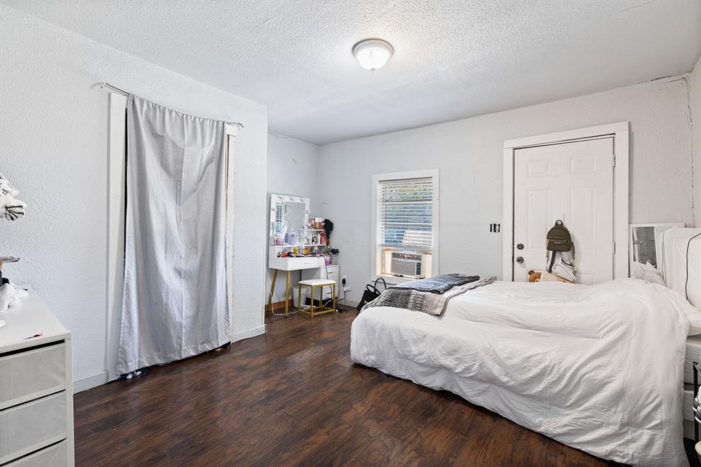 301 South Morrow Street Blue Ridge, TX 75424 - Photo 18 of 30 a bedroom with a bed and a window