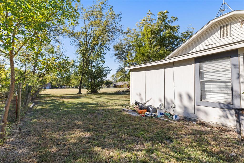 301 South Morrow Street Blue Ridge, TX 75424 - Photo 23 of 30 a view of backyard with green space