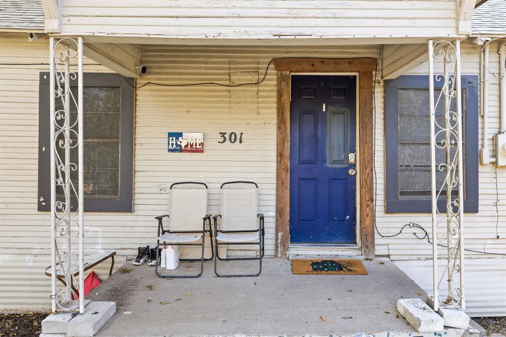 301 South Morrow Street Blue Ridge, TX 75424 - Photo 4 of 30 a view of a house with a door and chair