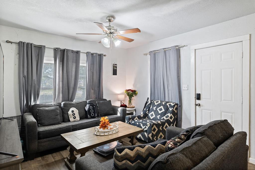 301 South Morrow Street Blue Ridge, TX 75424 - Photo 5 of 30 a living room with furniture and wooden floor