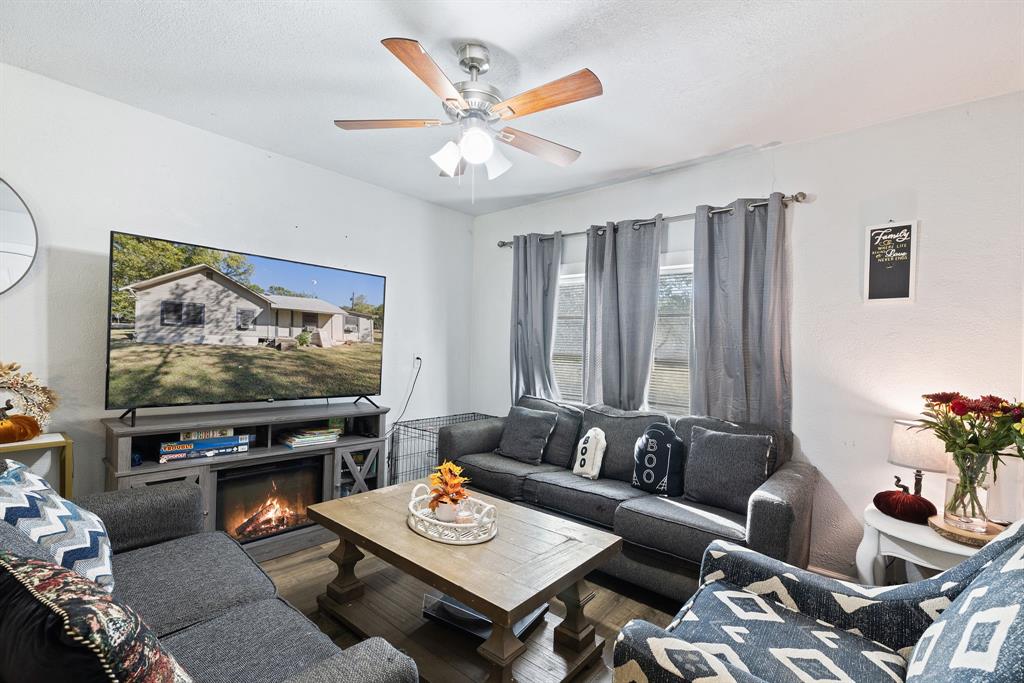301 South Morrow Street Blue Ridge, TX 75424 - Photo 6 of 30 a living room with furniture and a flat screen tv