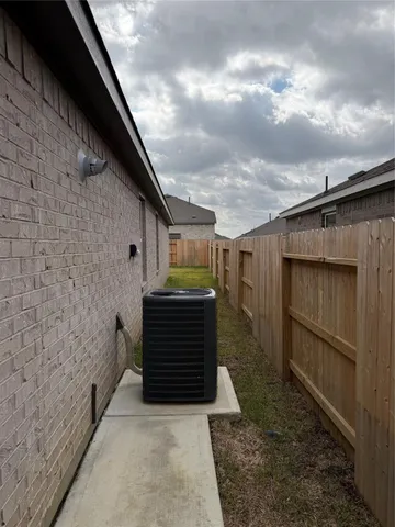 a view of entryway of a house