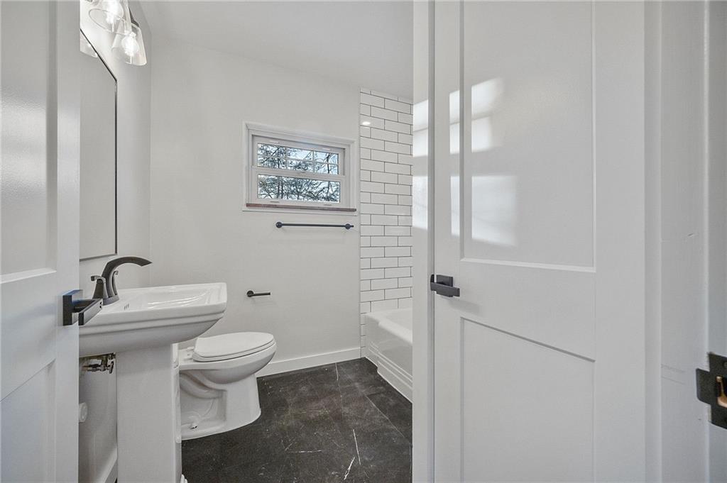 541 Franklin Farms Road Washington, PA 15301 - Photo 10 of 32 a bathroom with a toilet sink and shower