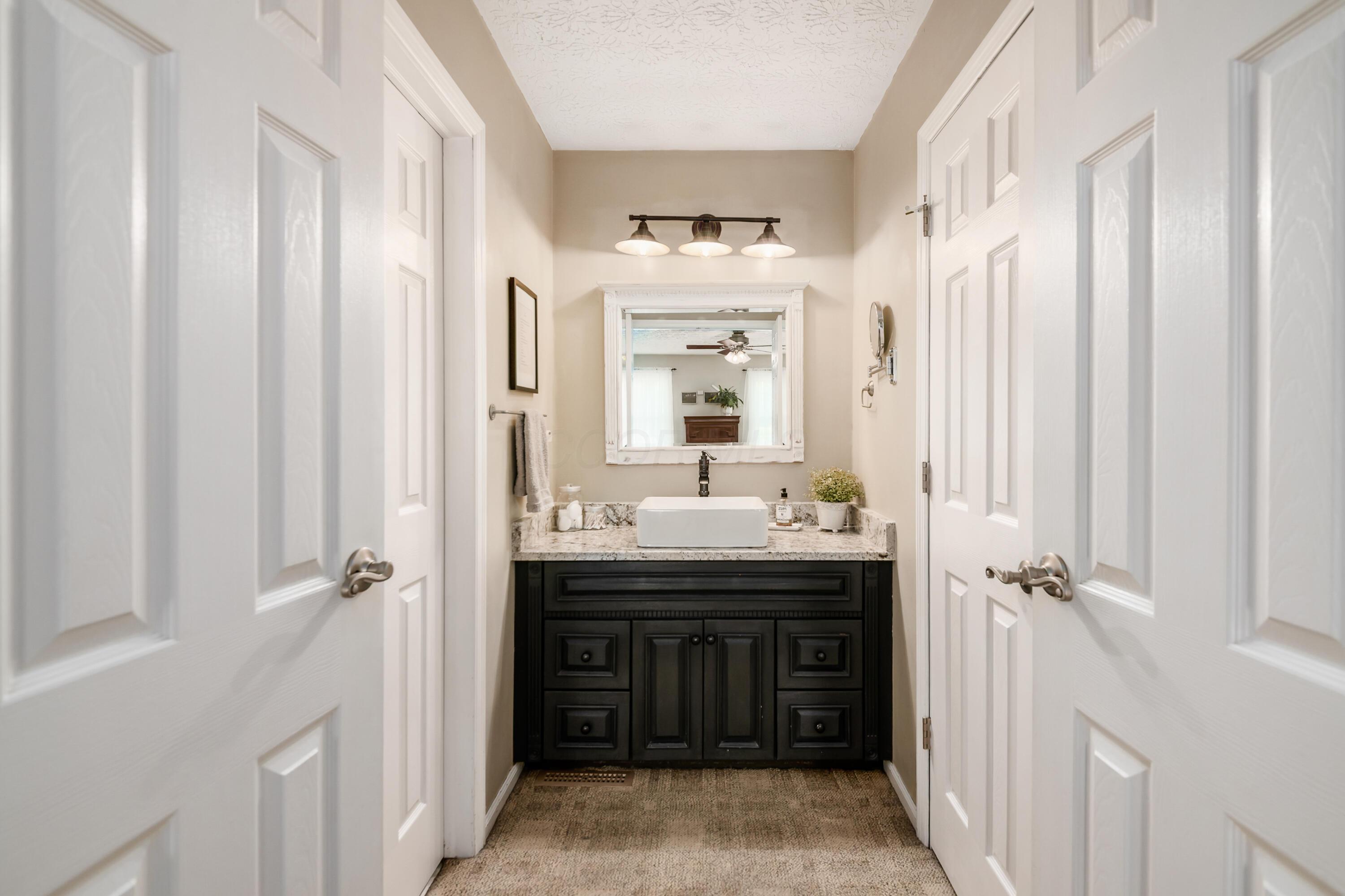 702 Autumn Branch Road Westerville, OH 43081 - Photo 23 of 42 Primary Ensuite
