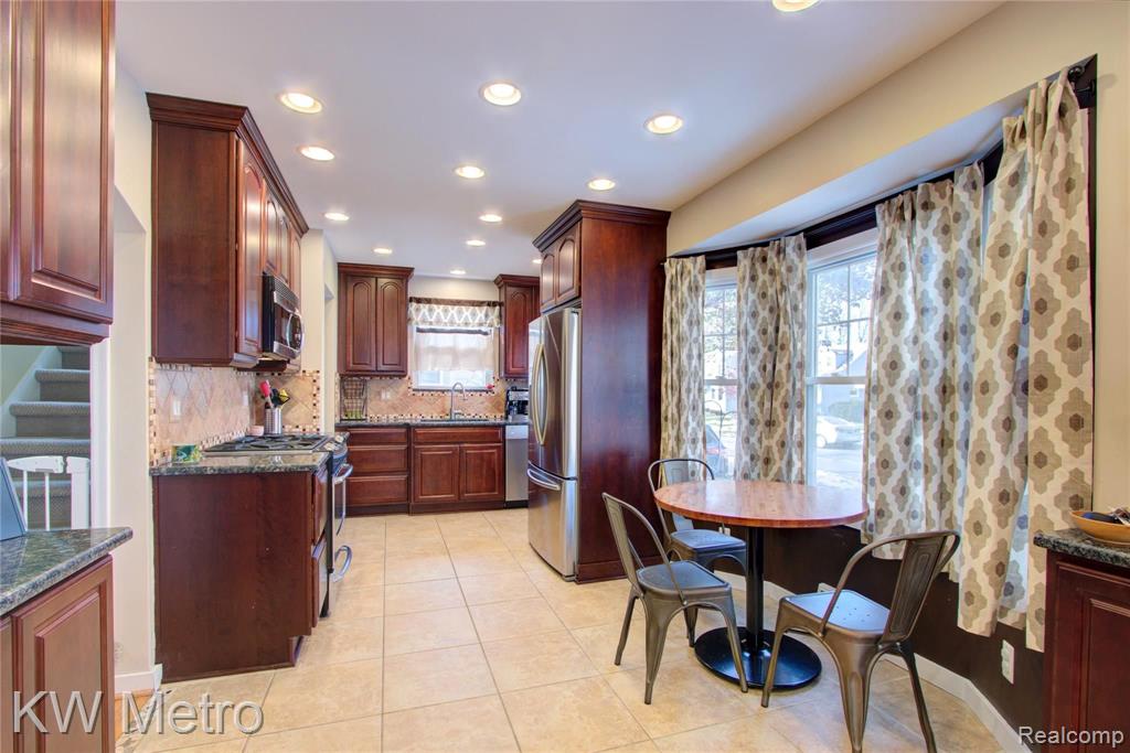 2329 Harvard Road Berkley, MI 48072 - Photo 5 of 36