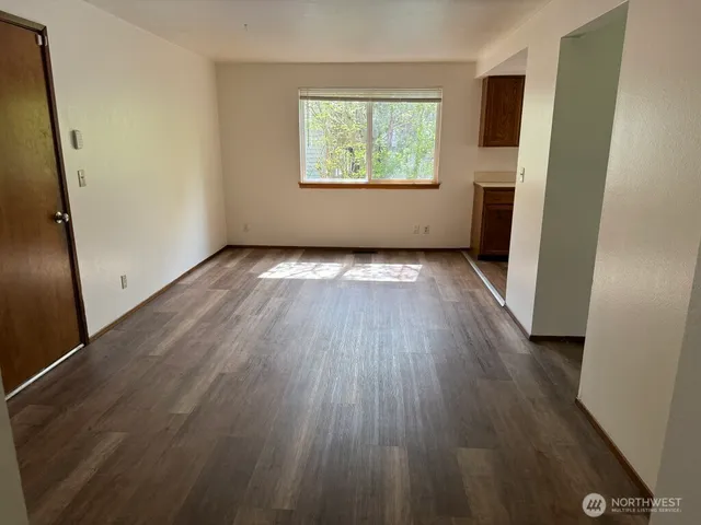 $2,850 | 29523 4th Avenue South, Federal Way, WA 98003