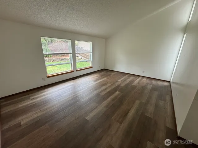 $2,850 | 29523 4th Avenue South, Federal Way, WA 98003