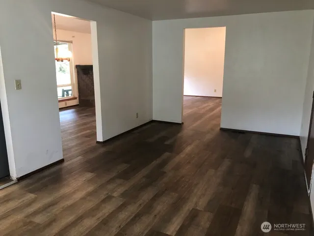 $2,850 | 29523 4th Avenue South, Federal Way, WA 98003