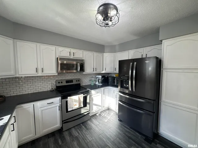 $269,000 | 564 Pleasant Lane, Jonesboro, IL 62952