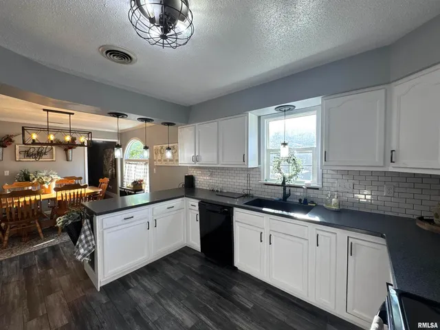 $269,000 | 564 Pleasant Lane, Jonesboro, IL 62952