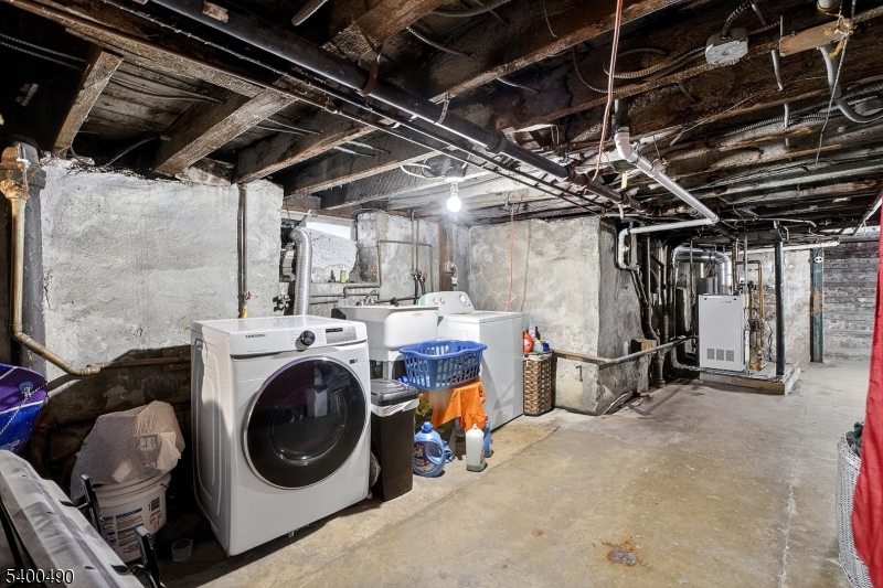 1029 East 19th Street Paterson, NJ 07501 - Photo 9 of 19 a utility room with dryer and washer