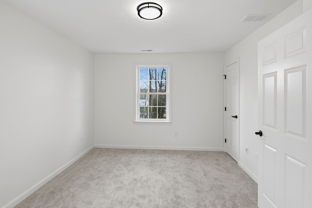 38 Colonial Road Webster, MA 01570 - Photo 22 of 41