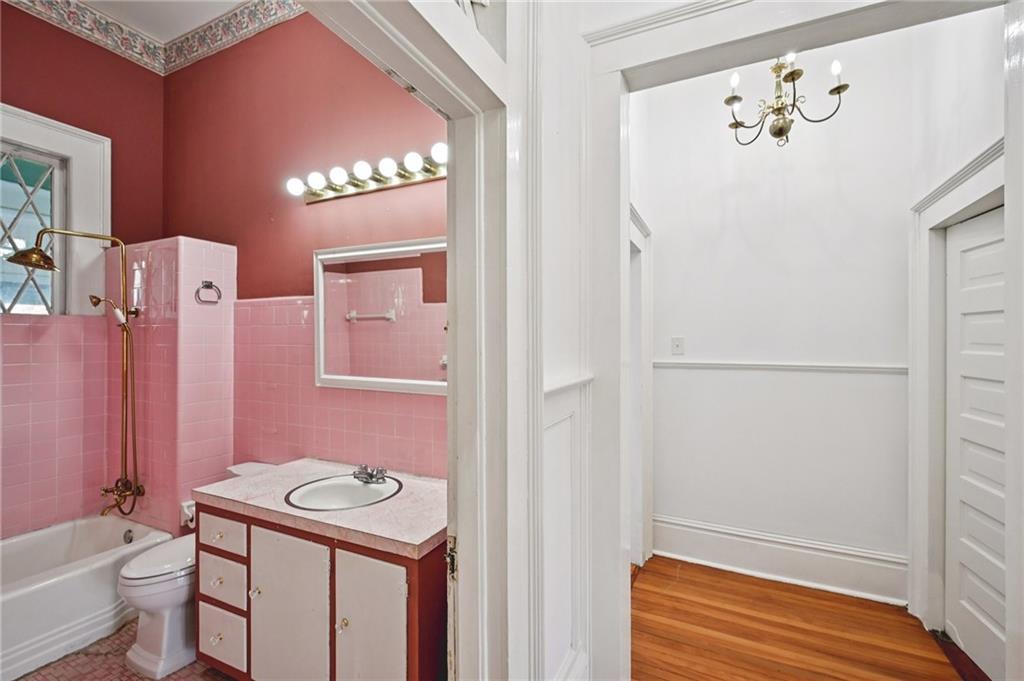 2140 North Broad Street Commerce, GA 30529 - Photo 20 of 33 a bathroom with a sink a toilet and shower