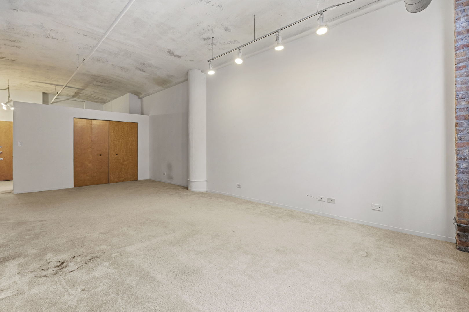 801 South Wells Street, Unit 808 Chicago, IL 60607 - Photo 12 of 15 a view of an empty room