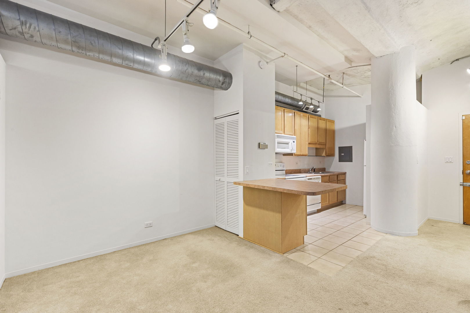 801 South Wells Street, Unit 808 Chicago, IL 60607 - Photo 8 of 15 a kitchen with granite countertop a sink and a stove