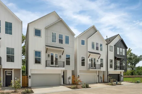 $699,800 | 5822-5824 Highland Sun Lane, Houston, TX 77091