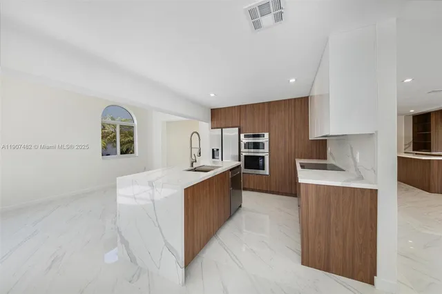 $19,500 | 242 Palm Avenue, Miami Beach, FL 33139