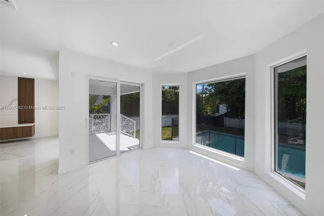 $19,500 | 242 Palm Avenue, Miami Beach, FL 33139