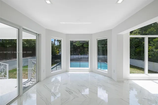 $19,500 | 242 Palm Avenue, Miami Beach, FL 33139