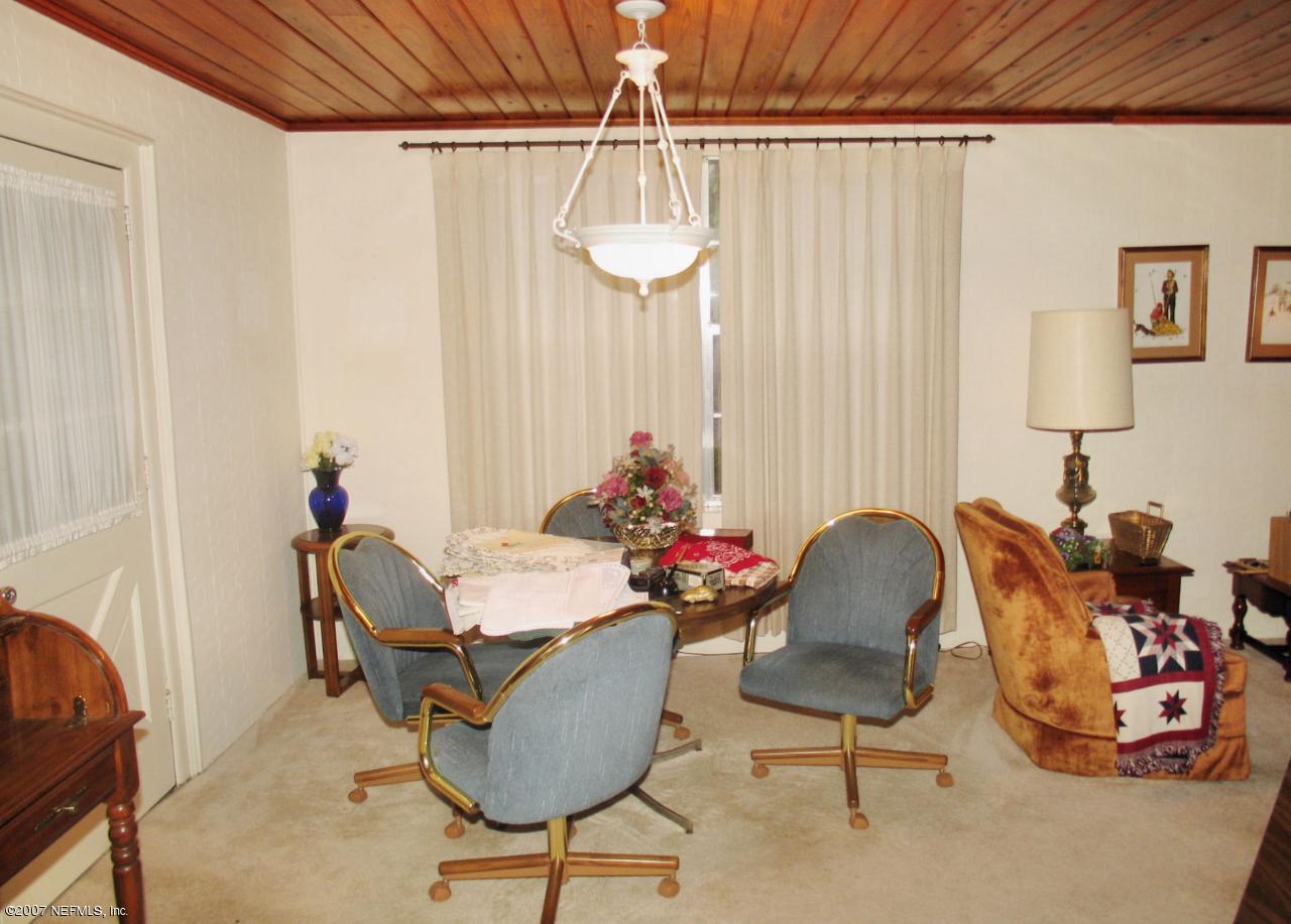 1060 Glynlea Road Jacksonville, FL 32216 - Photo 4 of 17 Dining Area