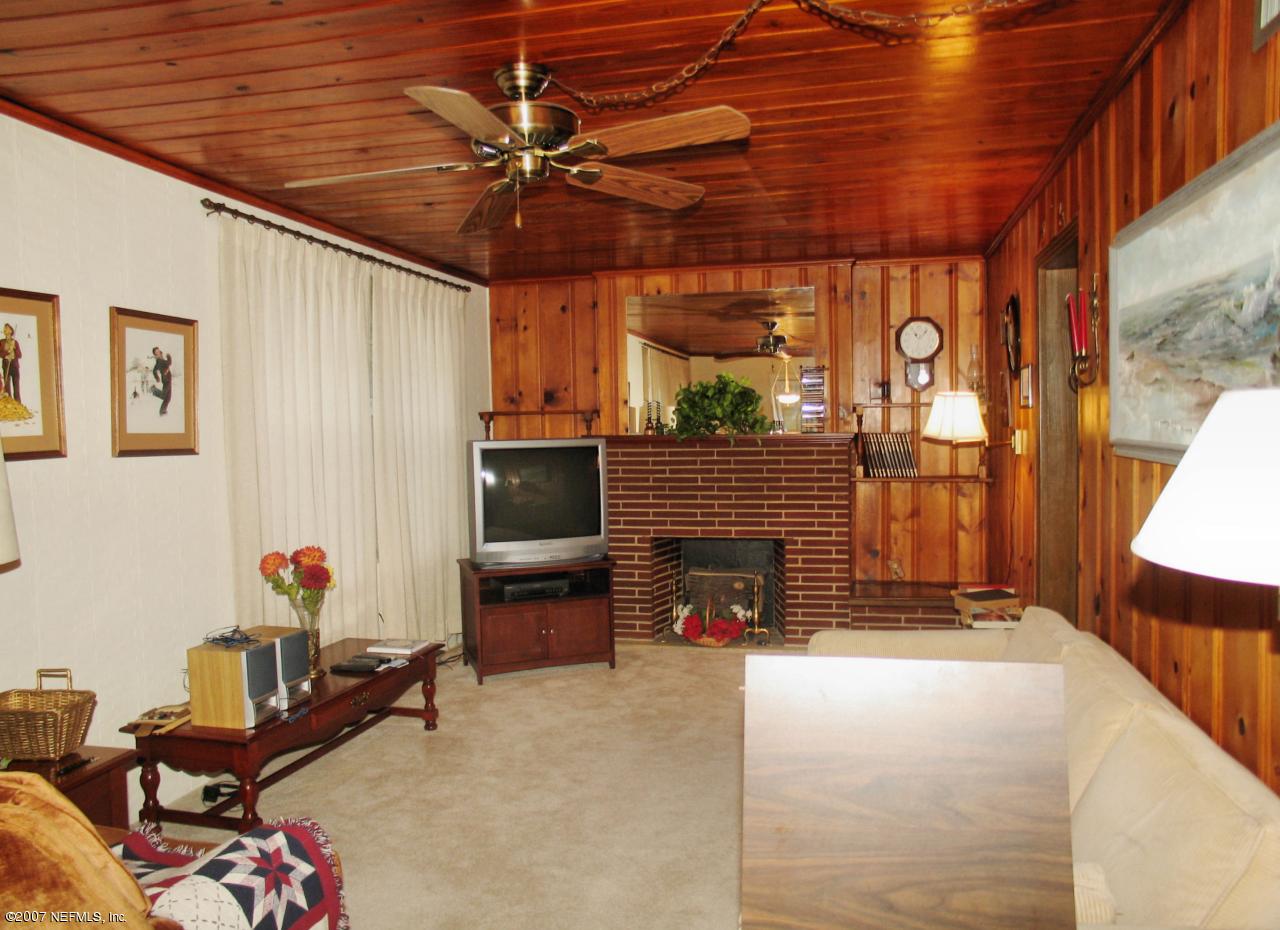 1060 Glynlea Road Jacksonville, FL 32216 - Photo 5 of 17 Family Room