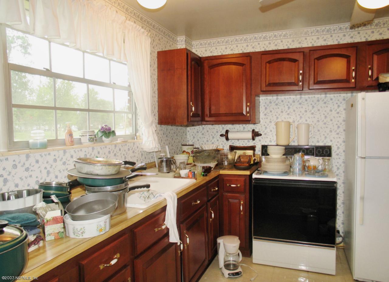 1060 Glynlea Road Jacksonville, FL 32216 - Photo 6 of 17 Kitchen