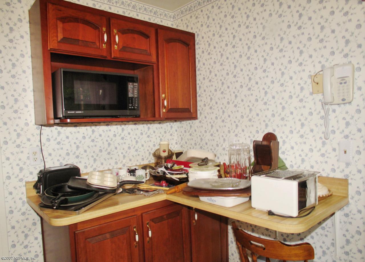 1060 Glynlea Road Jacksonville, FL 32216 - Photo 7 of 17 Kitchen 2