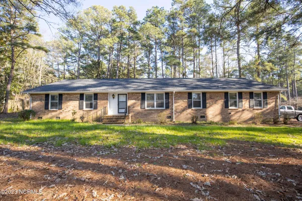 $2,150 | 901 Glendale Drive, Aberdeen, NC 28315