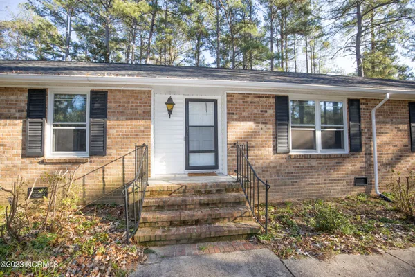 $2,150 | 901 Glendale Drive, Aberdeen, NC 28315