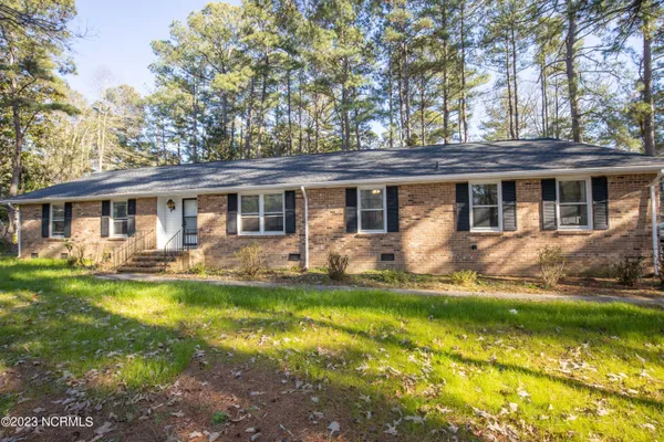 $2,150 | 901 Glendale Drive, Aberdeen, NC 28315