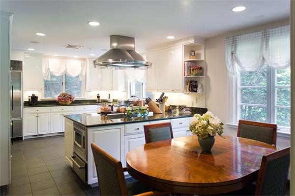 86 Bishopsgate Road Newton, MA 02459 - Photo 3 of 13