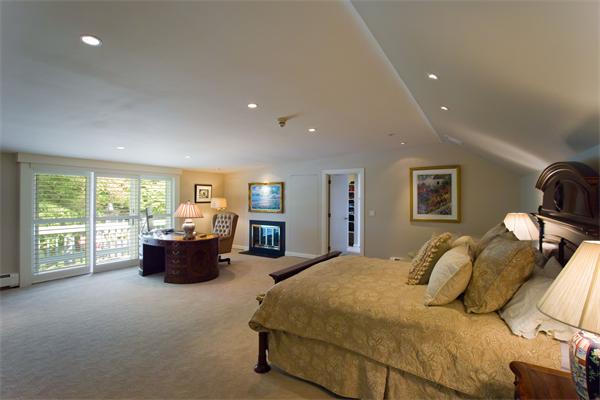 86 Bishopsgate Road Newton, MA 02459 - Photo 6 of 13