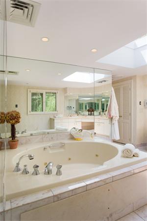 86 Bishopsgate Road Newton, MA 02459 - Photo 7 of 13