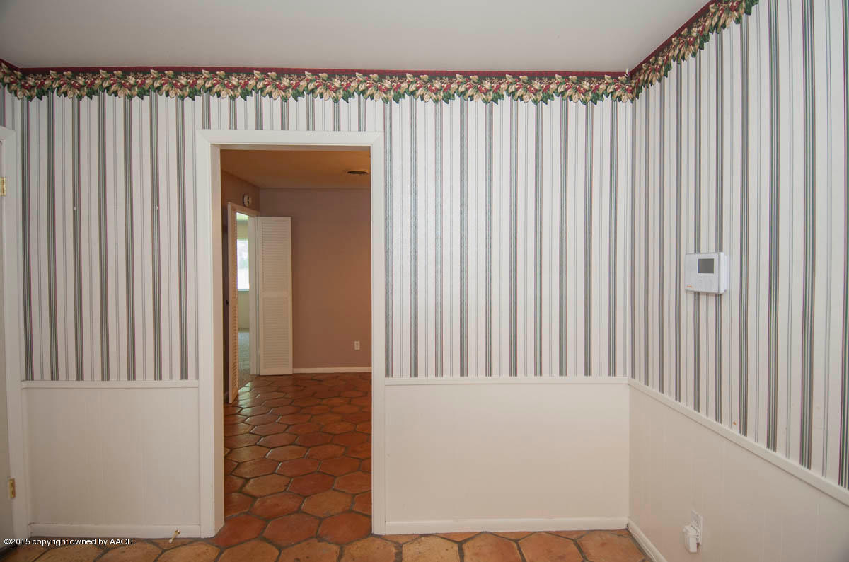 6016 Gainsborough Road Amarillo, TX 79106 - Photo 11 of 36 a view of a porch with a door