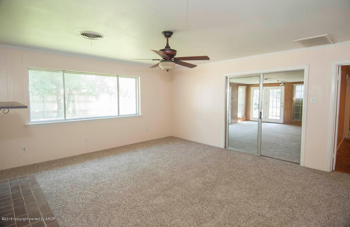6016 Gainsborough Road Amarillo, TX 79106 - Photo 27 of 36 a view of an empty room with a window